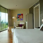 Tower Plaza Hotel 5*